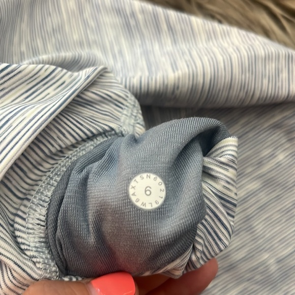 LULULEMON LEGGINGS 3/4 SZ 6 - Picture 3 of 3